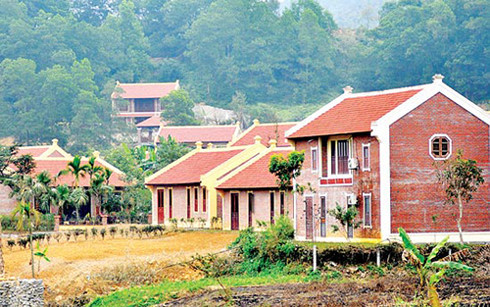 Hàng loạt biệt thự, công trình xây dựng trái phép trên địa bàn xã Yên Bài (Ba Vì) trong thời gian qua.