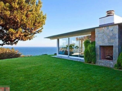 Biệt thự nhìn ra biển Malibu của Bradpitt