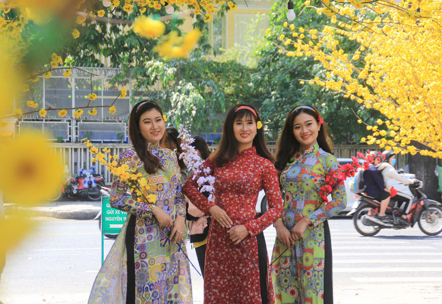 Rộn ràng phố ông Đồ giữa lòng Sài Gòn