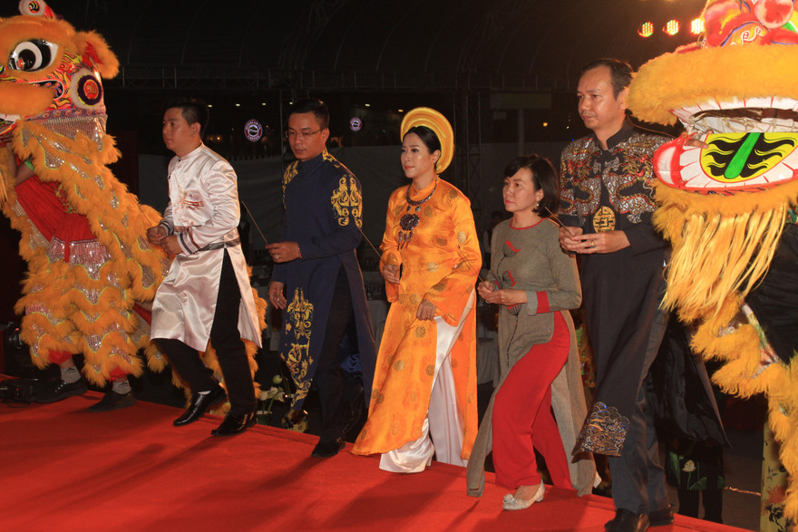 NSND Trần Hiếu, Ngọc Giàu và các thế hệ nghệ sỹ TPHCM tri ân tổ nghiệp sân khấu 