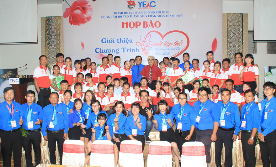 Sẵn sàng cho lễ cưới tập thể của 100 đôi “bây giờ mới cưới“