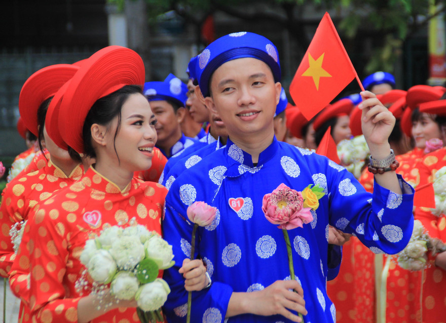 100 cặp cô dâu chú rể hạnh phúc trong lễ cưới tập thể ngày Quốc khánh