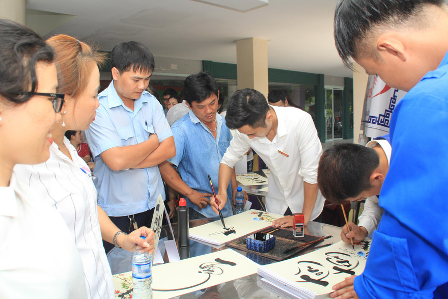 Tiếp nhận 450 đơn vị máu tại ngày hội 'Sống đẹp vì cộng đồng'