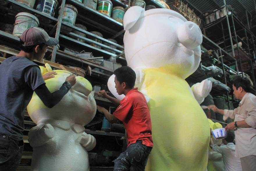 Nhìn gần các linh vật đường hoa Nguyễn Huệ trong giai đoạn tạo tác