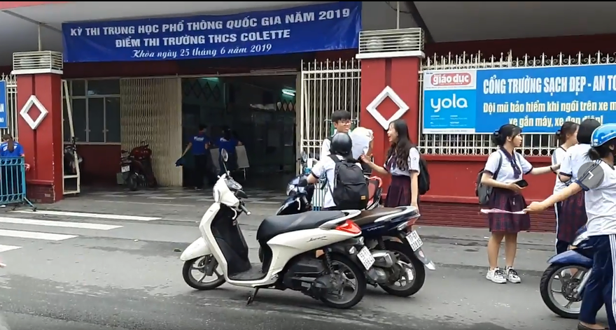 Nhiều học sinh ở TPHCM sử dụng xe máy làm phương trện đến trường (ảnh minh họa)