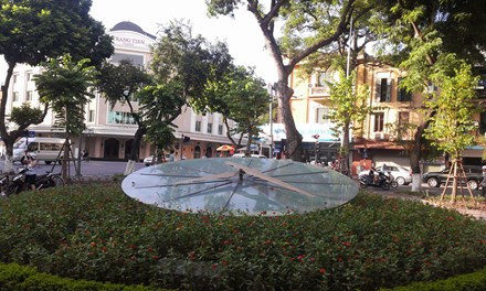 Hà Nội chỉ đạo nghiên cứu việc đặt cột mốc số km 0 tại vị trí đặt đồng hồ Thụy Sỹ ở hồ Gươm hiện nay.