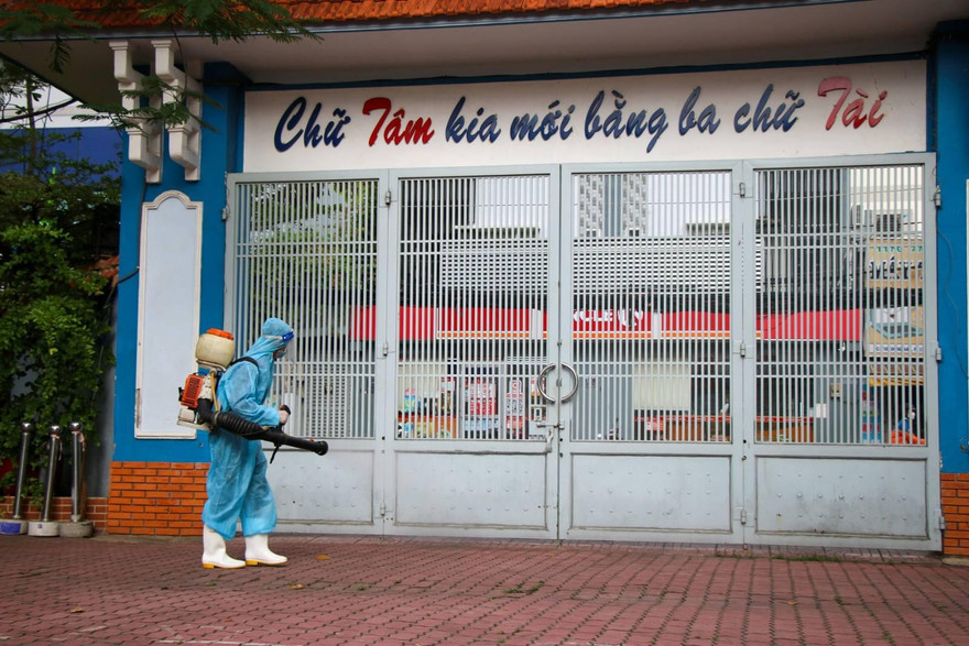 Các trường học ở TPHCM đang khẩn trương chuẩn bị đón học sinh trở lại trường