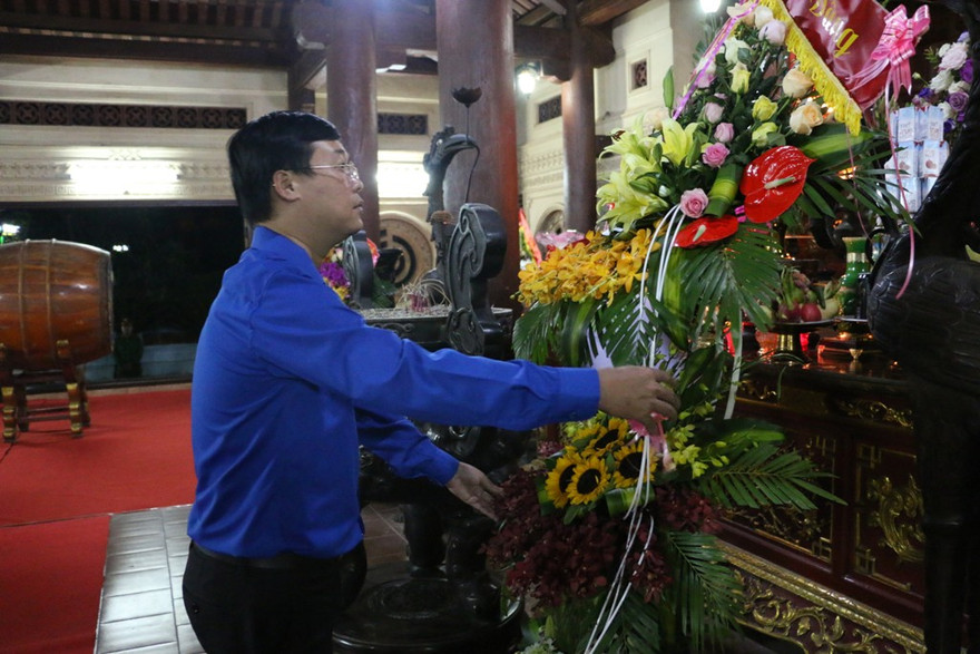 Trung ương Đoàn dâng hoa, dâng hương tại khu DTLS quốc gia Truông Bồn