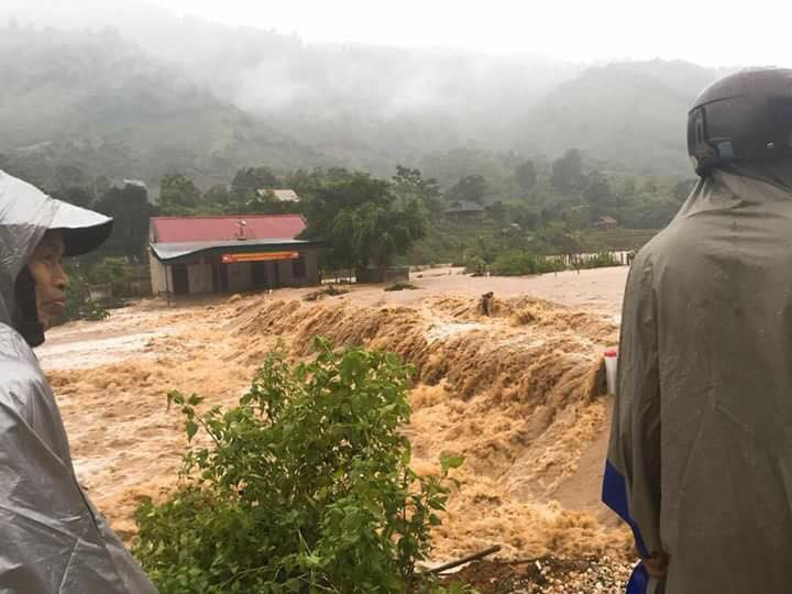 Lũ quét, sạt lở đất và ngập úng trên diện rộng ở Nghệ An