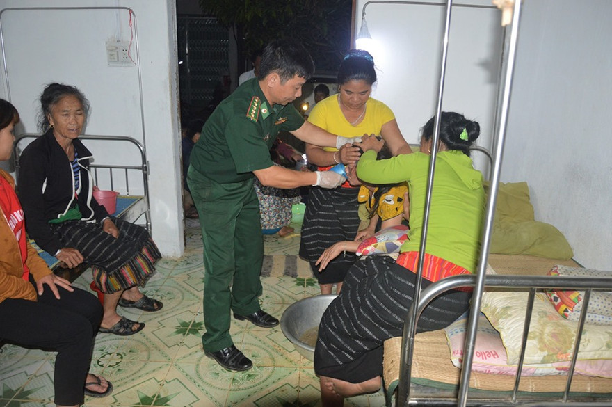 Mâu thuẫn vợ chồng, người phụ nữ ăn lá ngón tự tử