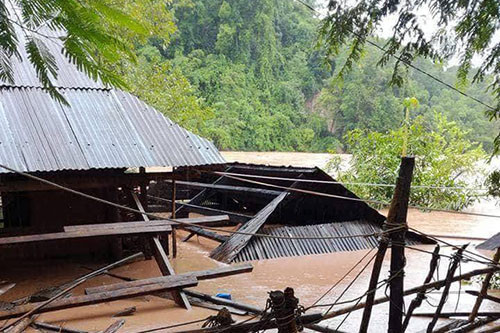 Hai dì cháu tử vong trong cơn lũ dữ ở Nghệ An