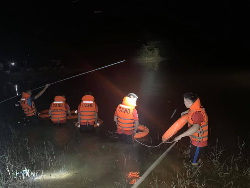 Đi đánh cá trong đêm, hai chú cháu bị đuối nước thương tâm