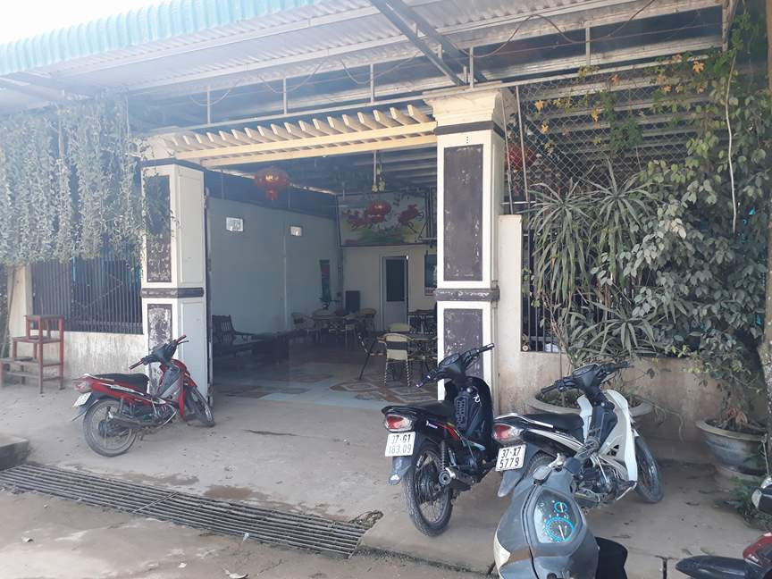 Đánh chết người trước quán cà phê vì ánh đèn pha xe máy