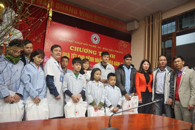 Tết ấm đến với bệnh nhân nghèo tại Nghệ An