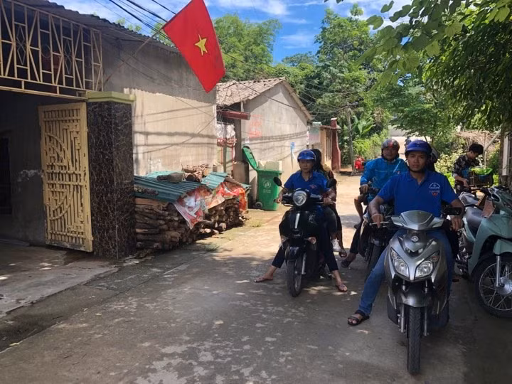 Tình nguyện mùa thi nơi 'chảo lửa Đông Dương'
