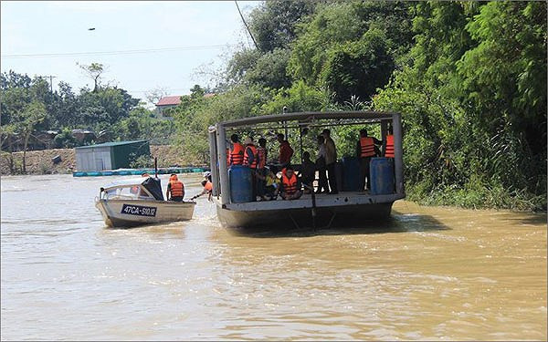 Huy động lực lượng tìm kiếm cặp vợ chồng mất tích trên sông Lam