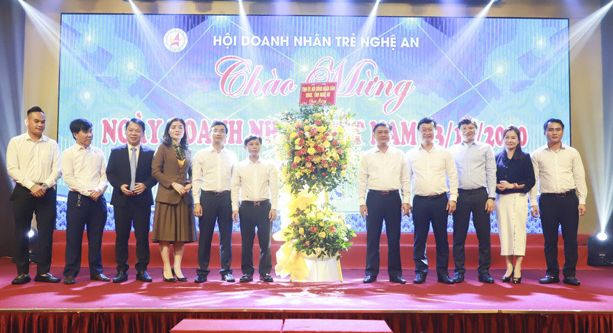 Khen thưởng các doanh nghiệp, doanh nhân tiêu biểu Nghệ An năm 2020
