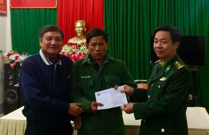 Cứu vớt thành công ngư dân gặp nạn trên biển