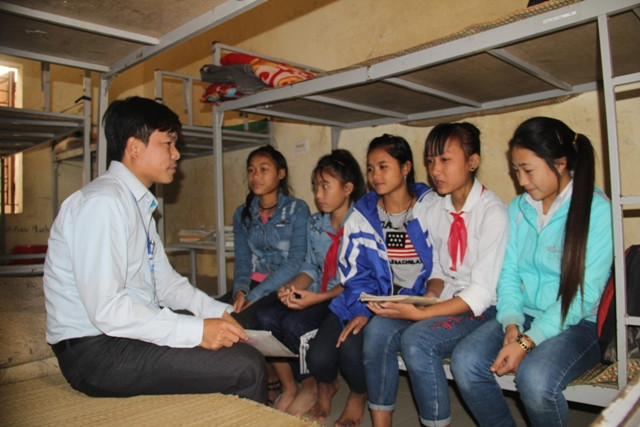 “Cuộc chiến” chống hủ tục của giáo viên miền biên ải