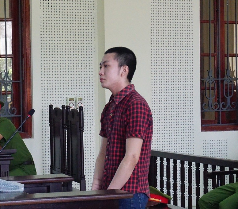 Bị cáo trước vành móng ngựa