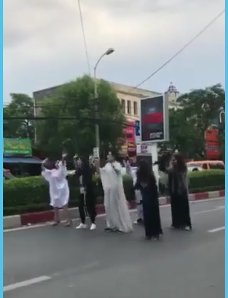 Xôn xao nhóm người hóa trang ma quỷ nhảy trên quốc lộ 1A