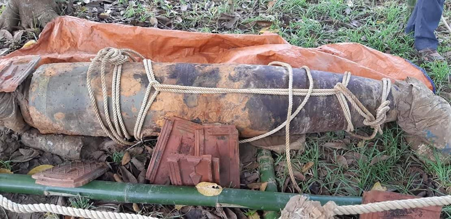 Người dân rốn lũ đi làm trở lại và phát hiện bom 'khủng'