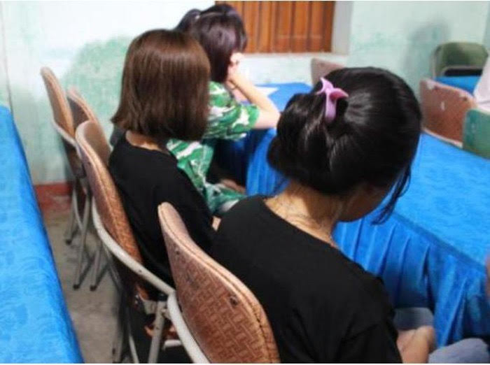 4 bé gái may mắn được giải cứu khi bị dụ dỗ làm nhân viên quán karaoke