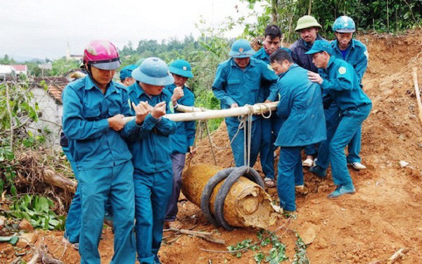 Quả bom được người dân phát hiện khi đào móng nhà.