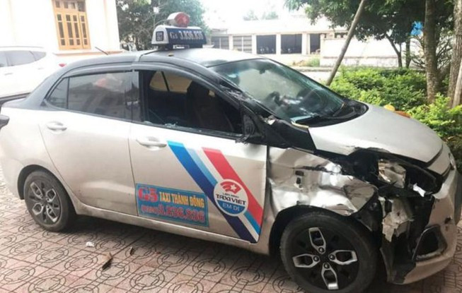 Bị vây bắt, đối tượng buôn bán ma túy đâm xe vào công an hòng tẩu thoát