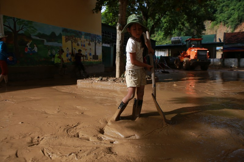 Huyện biên giới Nghệ An không thể tựu trường như kế hoạch do lũ