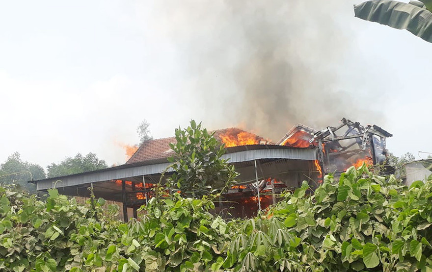 Ngôi nhà gỗ 5 gian bị thiêu rụi, gia chủ tử vong trong đám cháy