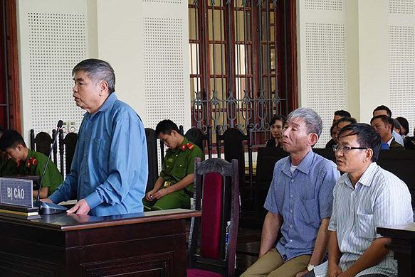 Các bị cáo tại phiên tòa. 