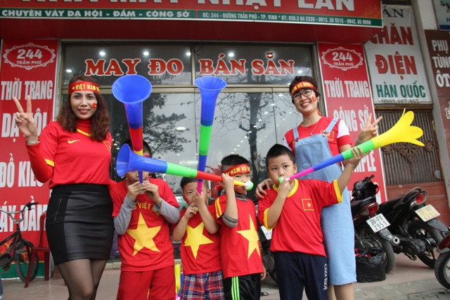 CĐV Vinh 'nóng hừng hực' chuẩn bị đón 'cơn địa chấn' mới của U23 VN