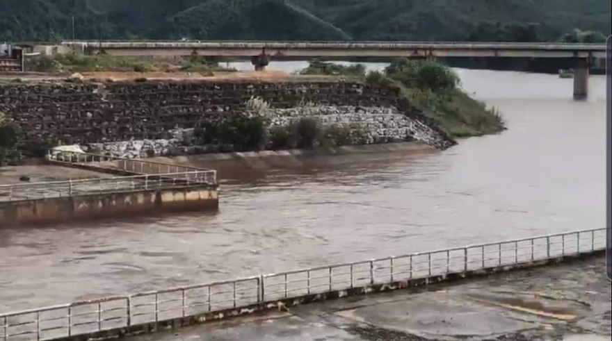 Nước đập Dâng Ngàn Trươi tiếp tục chuyển màu đỏ đục