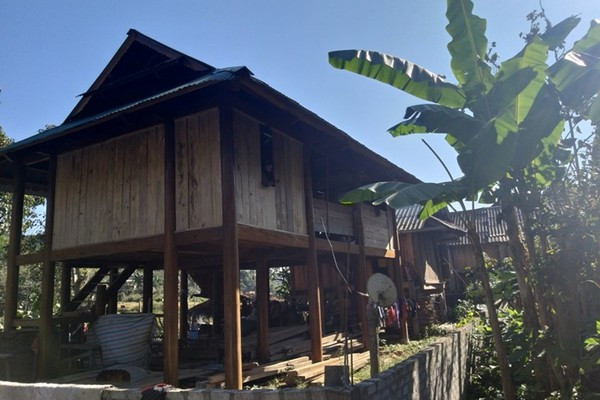 Ngôi nhà nạn nhân X. bị đạn bắn trúng tử vong trước đó