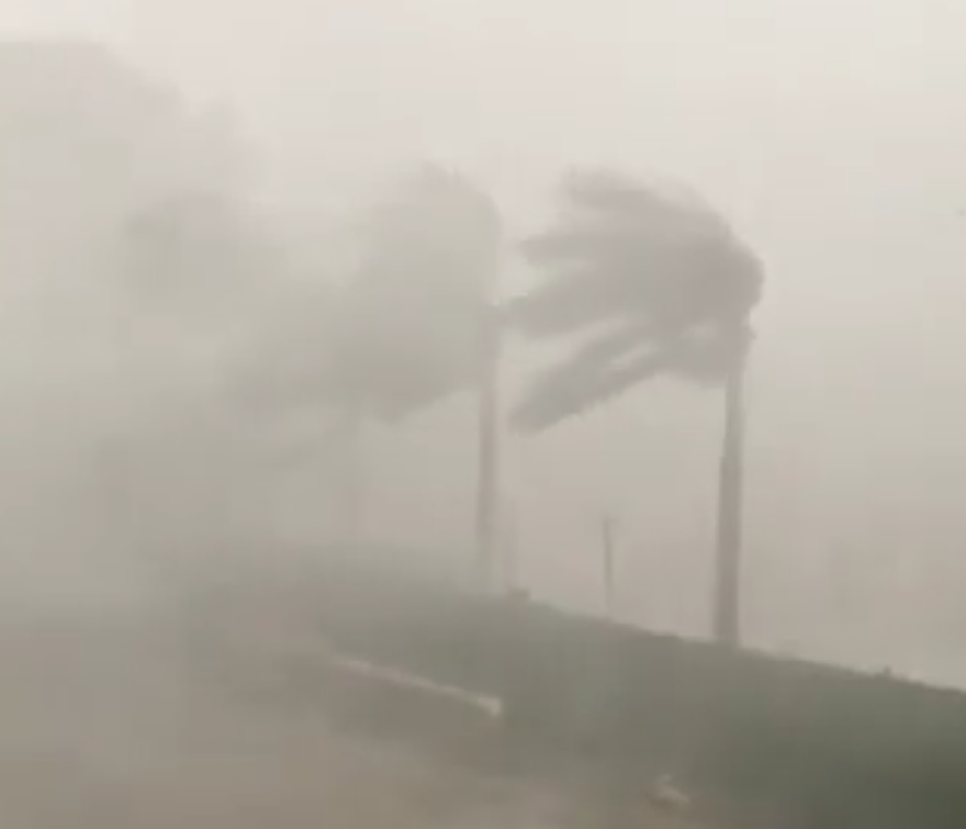 Trận lốc xoáy gây thiệt hại lớn cho người dân