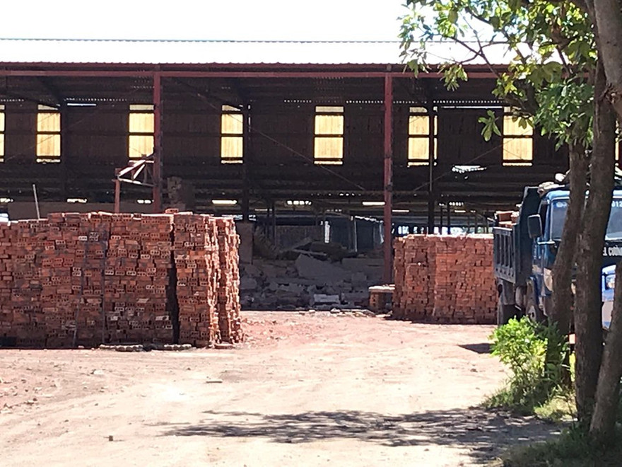 Bốn phạm nhân bị tường cao 3m đè lên người lúc lao động