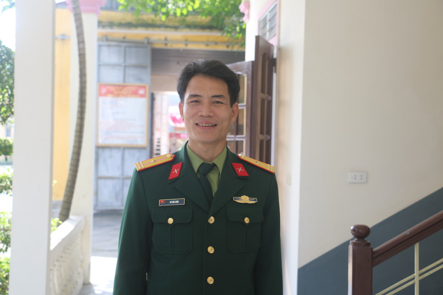 Thiếu tá quân đội bơi gần 100m cứu cô gái nhảy cầu trên sông Lam