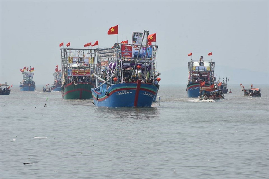 Nhịp sống nơi cảng cá bình yên mỗi chuyến thuyền về cập bến