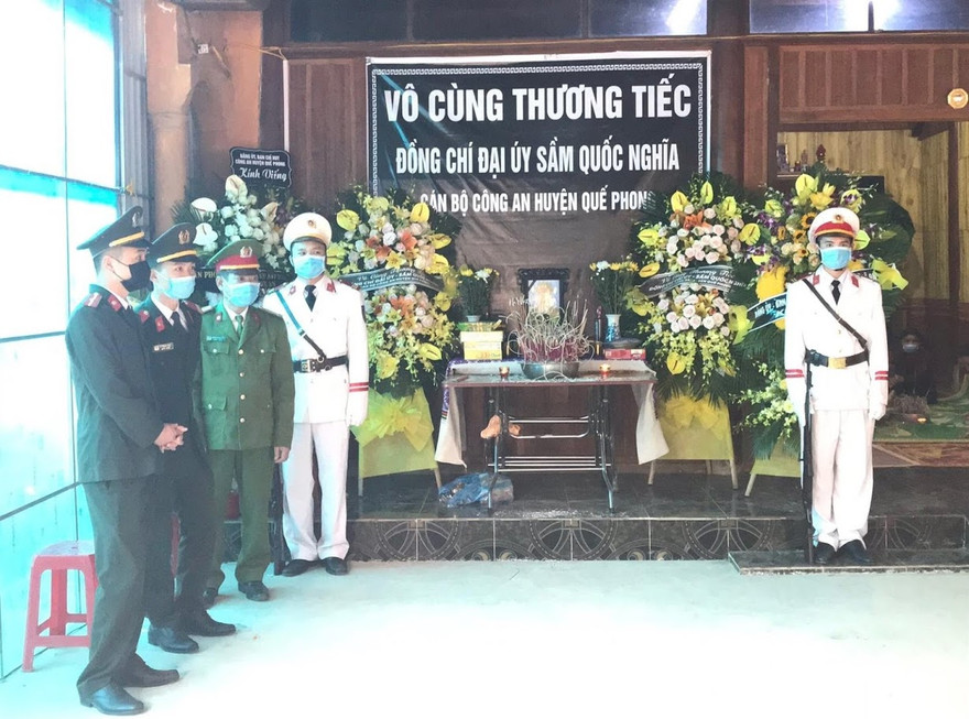 Thăng quân hàm Đại úy cho cán bộ công an hy sinh khi bắt tội phạm ma túy