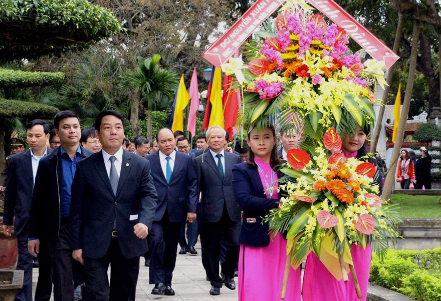 Thủ tướng dâng hương tại Khu di tích Kim Liên