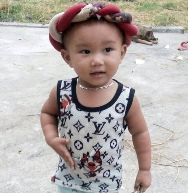 Bé trai 2 tuổi hát 'Mưa chiều miền Trung' xôn xao dân mạng