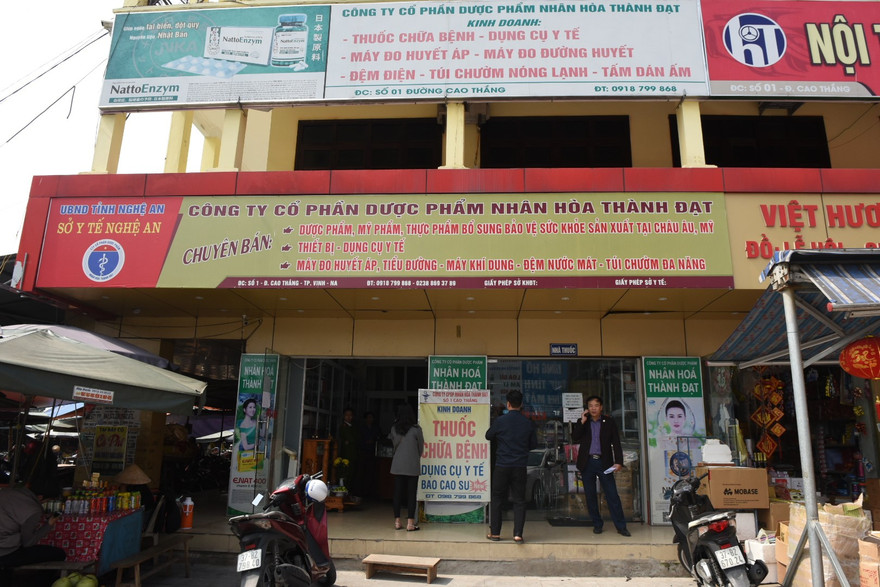 Tăng giá giữa 'bão' khẩu trang phòng corona, một công ty bị đình chỉ kinh doanh