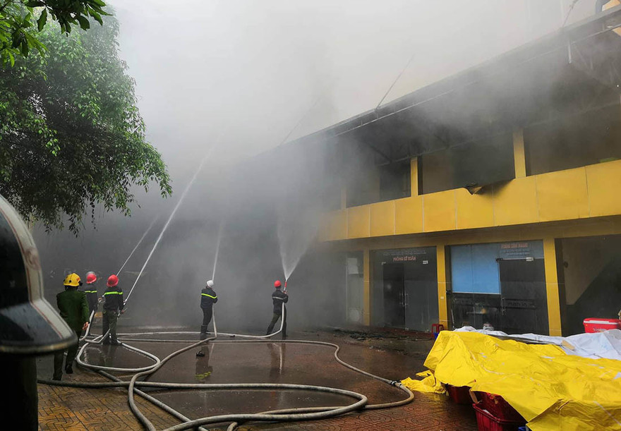 [CẬP NHẬT] Cháy tổ hợp giải trí lớn nhất TP. Vinh, một người chết