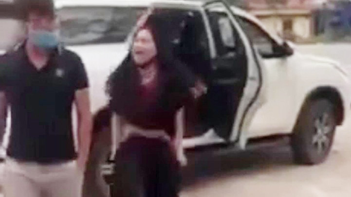 Hành động phản cảm của bà M