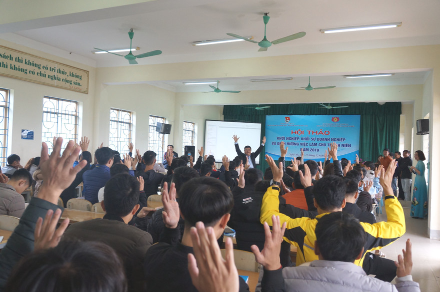 Hàng trăm sinh viên Nghệ An tham gia hội thảo Khởi nghiệp, định hướng việc làm