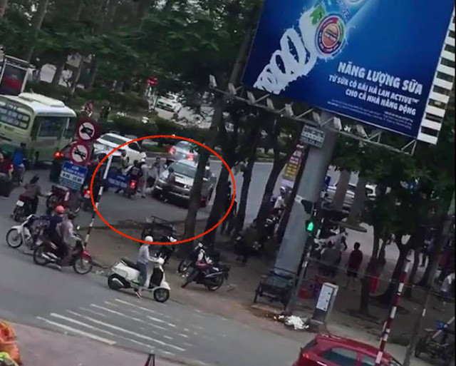 Tạm giữ tài xế xe bán tải đi ngược chiều tông chết người