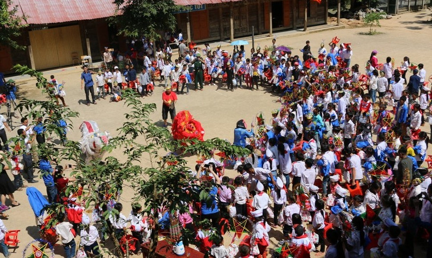 Trung thu trọn vẹn niềm vui của học sinh rốn lũ miền biên ải