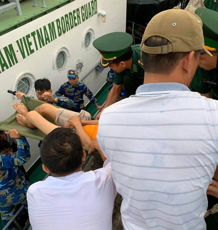 Cấp cứu thuyền viên bị nhồi máu cơ tim khi đang đánh bắt cá trên biển
