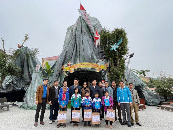 Tỉnh đoàn, Hội LHTN tỉnh Nghệ An chúc mừng các giáo xứ Lễ Giáng sinh 2020